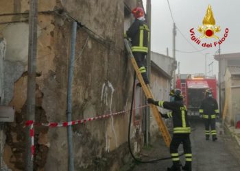 Terralba: incendio in un’abitazione, sul posto i vigili del fuoco. Deceduta una persona