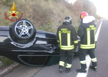 Incidente stradale sulla 389, sul posto i vigili del fuoco