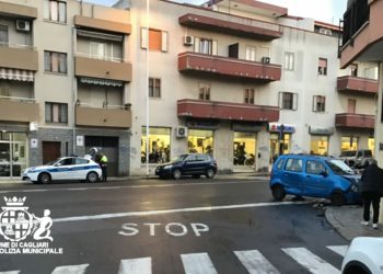 Pirri: scontro tra due macchine, due persone in ospedale
