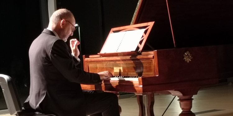 Sabato in streaming dal Palazzo Siotto di Cagliari l’omaggio a Beethoven di Costantino Mastroprimiano