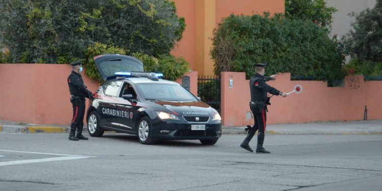 Droga e denaro nella propria abitazione. Incensurato arrestato dai carabinieri a Monserrato