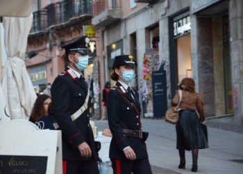 I carabinieri della sezione radiomobile di Cagliari hanno denunciato due giovanissime per furto aggravato nel Centro OVS di via Dante, a Cagliari