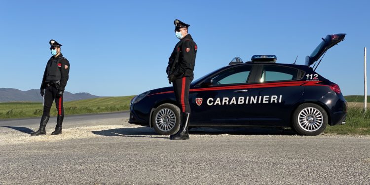 Diverse sanzioni dei carabinieri per il mancato rispetto delle prescrizioni sull’apertura degli esercizi pubblici e sulla circolazione