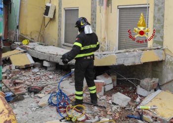 Tragedia a Pirri: crolla un balcone, morta una persona