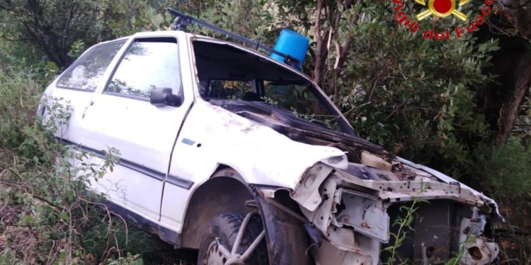 Osini, incidente stradale in località “Preugheddu”: sul posto i vigili del fuoco