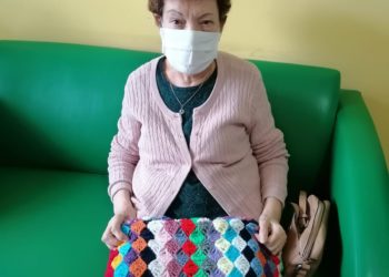 Sassari: dal gruppo Facebook “Le nostre mani scaldano i bimbi” 95 copertine di lana per gli ospiti di Casa Serena