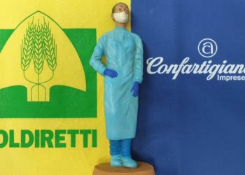 Confartigianato e Coldiretti di Cagliari doneranno all’arcivescovo Giuseppe Baturi la statuina dell’operatrice sanitaria anti-Covid, munita di mascherina
