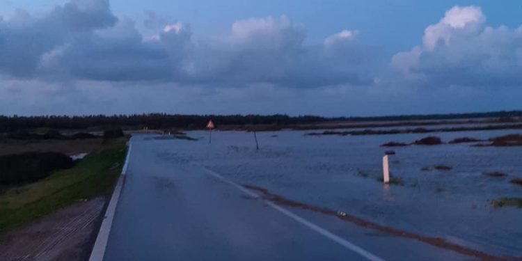 Arborea: esonda lo stagno di S’Ena Arrubia, chiusa la strada provinciale 49