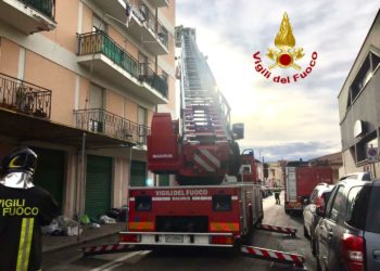 Olbia: cadono calcinacci in via Alto Adige, intervengono i vigili del fuoco