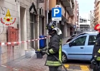 Cagliari: fuga di gas da una tubazione della rete di distribuzione, sul posto i vigili del fuoco