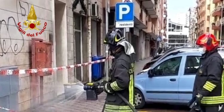 Cagliari: fuga di gas da una tubazione della rete di distribuzione, sul posto i vigili del fuoco
