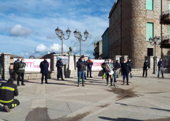 Oggi il Consiglio comunale di Bitti si è riunito in piazza, il sindaco Giuseppe Ciccolini ha ringraziato tutta la macchina dell’emergenza