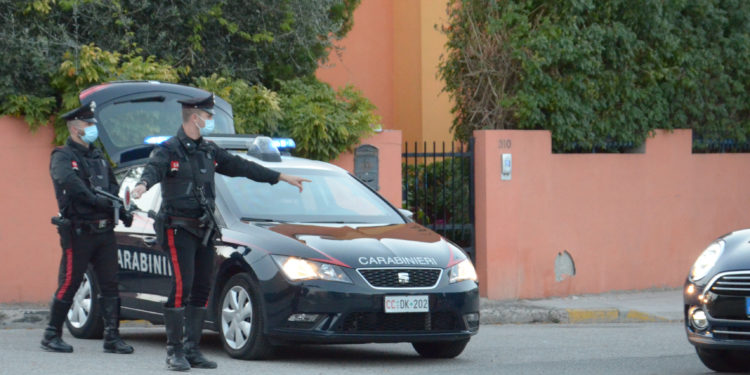 Due giovani algerini sono stati denunciati a piede libero dai carabinieri di Pirri per danneggiamento e furto aggravato in concorso