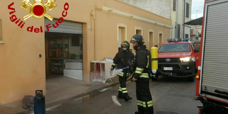 Olbia: prende fuoco una bombola, sul posto i vigili del fuoco