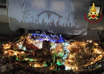 Oristano: installata la grande stella cometa fronte strada via Zara