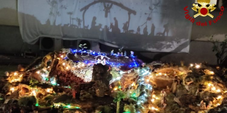 Oristano: installata la grande stella cometa fronte strada via Zara