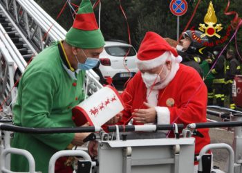 A Sassari, Babbo Natale arriva in pediatria: raccolte le letterine dei bambini