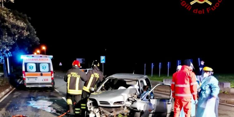 Pimentel: a fuoco un trattore e una macchina, sul posto i vigili del fuoco 