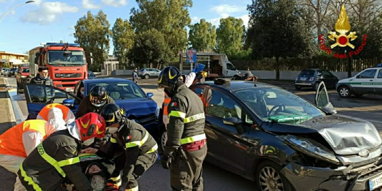 Olbia, tamponamento a catena in via Galvani: tre veicoli coinvolti