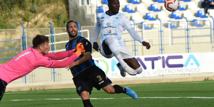 La capolista Latina passa al “Basilio Canu” di Sennori, 1 a 0 sul Latte Dolce con goal di Pompei. Lanusei ko in casa con la Vis Artena: 0 a 2