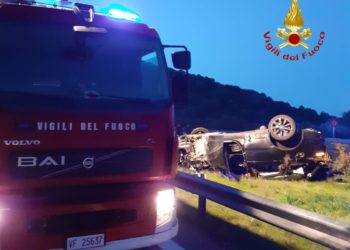 E’ di un ferito grave il bilancio di un bruttissimo incidente stradale verificatosi sulla 131 Dcn in direzione Nuoro