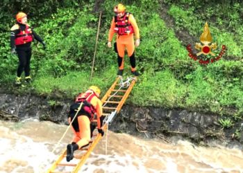 I vigili del fuoco del Nucleo sommozzatori del Comando di Cagliari e i colleghi della squadra “6A” di Carbonia cercano un probabile disperso nelle acque di Riu Santu Milanu