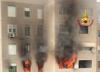 Un vasto incendio si è sviluppato in un appartamento al terzo piano di una palazzina nel quartiere di “Su Planu”, a Selargius
