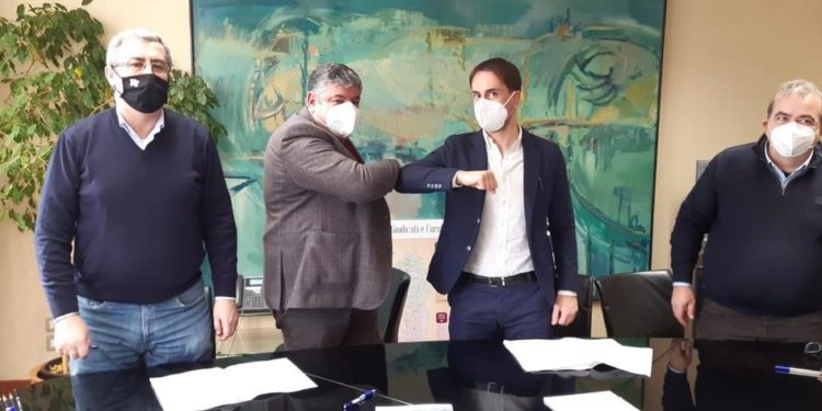 Siglata a La Maddalena la consegna dei beni dalla Regione al Comune