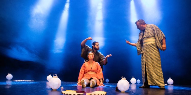 Tra palco del Web e palco reale, Origamundi porta in scena “Teatri Cagliaritani”