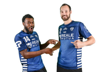 Dinamo: un sovramaglia per eliminare le distanze tra tifosi e squadra grazie a Reale Mutua