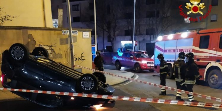 Sassari: incidente stradale in via Pascoli, sul posto i vigili del fuoco