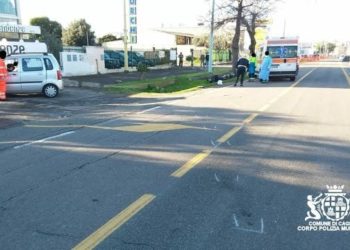 Cagliari: scontro fra un’auto e una moto in viale Marconi, due persone finiscono in ospedale