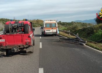 Incidente stradale sulla 131 Dcn, sul posto i vigili del fuoco