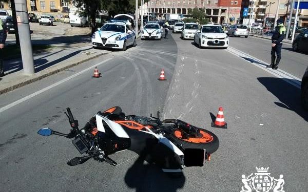 Cagliari: scontro tra una moto e un’auto, una persona finisce in ospedale