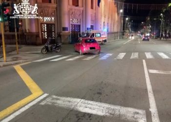 Scontro tra un’auto ed una moto a Cagliari, ferite lievi alle persone coinvolte