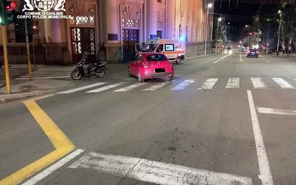 Scontro tra un’auto ed una moto a Cagliari, ferite lievi alle persone coinvolte