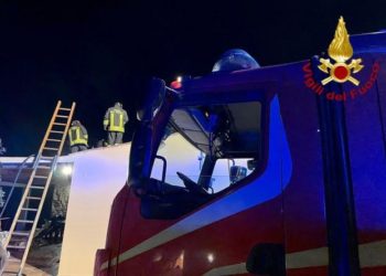 Golfo Aranci: a fuoco il tetto di un’abitazione, intervengono i vigili del fuoco