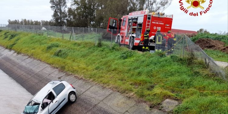 Palmas Arborea: auto all’interno del canale di irrigazione, morto un ventenne