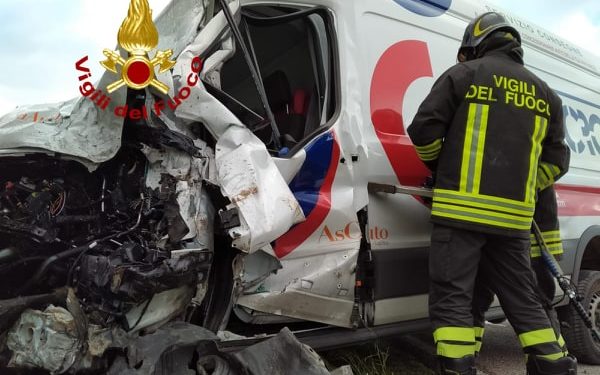 Sassari: incidente stradale a La Crucca Baiona, gravi due persone