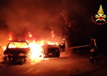 Budoni: a fuoco un’auto, intervengono i vigili del fuoco