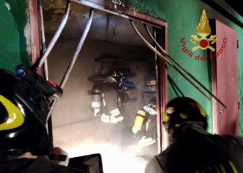 Incendio in un casolare adibito a ricovero di attrezzi in un’area rurale a Selargius, sul posto i vigili del fuoco e i carabinieri