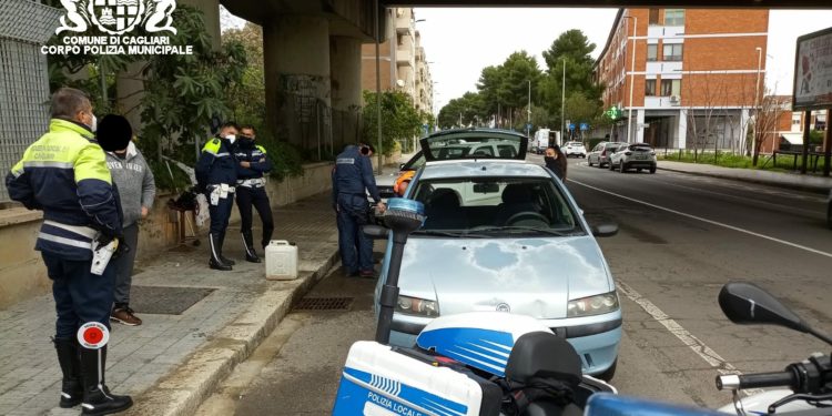 Cagliari: vende ricci di mare ma non è in regola, sanzionato un 45enne