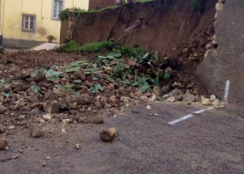 Sassari: crolla un muro di contenimento, paura all’interno dell’arcivescovado di Sassari