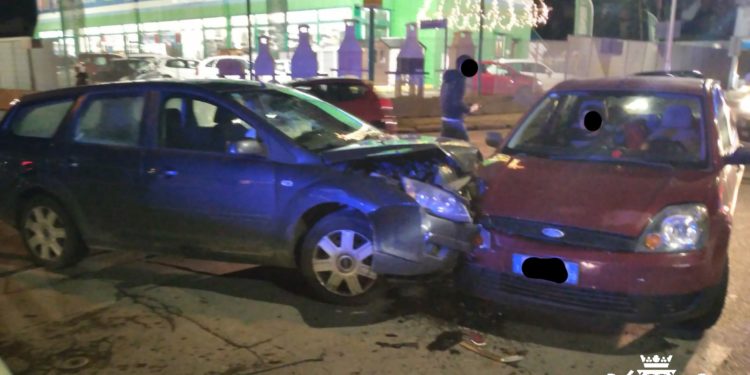 Pirri: scontro fra due auto, due persone in ospedale