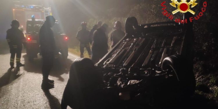 Incidente stradale nei pressi di Lodè, sul posto i vigili del fuoco