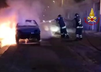 Quartu Sant’Elena, a fuoco un’autovettura, sul posto i vigili del fuoco