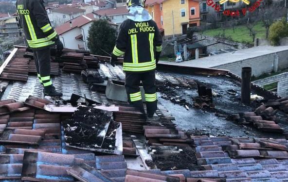 I vigili del fuoco di Sorgono sono intervenuti a Ovodda, per l’incendio della canna fumaria di un’abitazione
