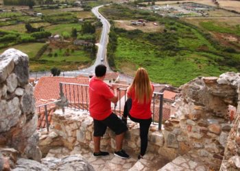 Un viaggio tra i ricordi in Sardegna, su Prime Video con “Bicibicitalia” gli attori Federico Perrotta e Valentina Olla