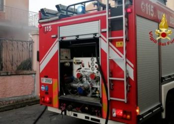 Incendio, stamane, in un appartamento di Sinnai, sul posto i vigili del fuoco di Cagliari