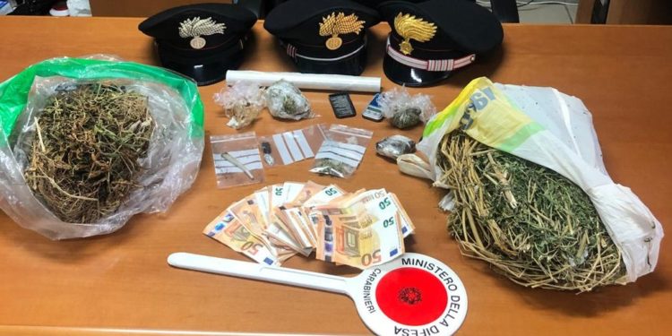 I carabinieri di Pirri hanno arrestato un 21enne, nella flagranza del reato di detenzione ai fini di spaccio di sostanze stupefacenti